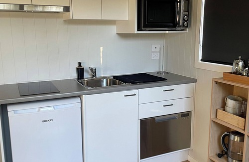 Cambridge Cabina | Travellers Hideaway – private, quiet garden, off-street parking, great location.