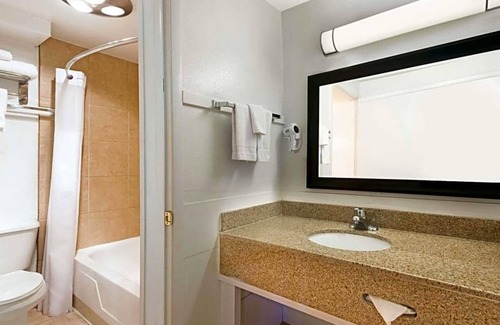 East Las Vegas Apartamento | Travelodge by Wyndham Las Vegas NM is offering accommodations in Las Vegas .