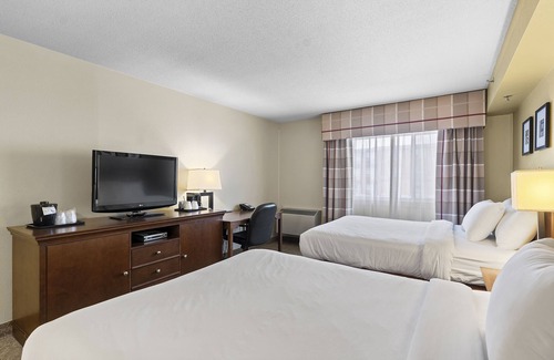 Regina Hotel | Travelodge Suites by Wyndham Regina / Eastgate Bay
