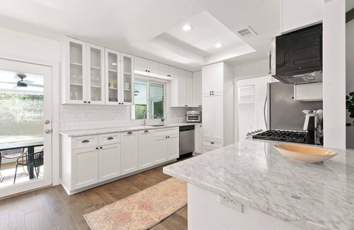 Greater South River City Casa | Travis Heights Oasis: Pool & walk to S. Congress