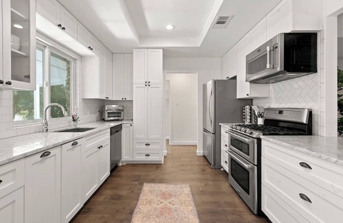 Greater South River City Casa | Travis Heights Oasis: Pool & walk to S. Congress