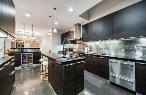 Brentwood Villa | Travis Modern Mansion - Stunning Brentwood Contemporary Estate with Rooftop