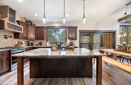 Lead Casa | Trax N Trailz Lodge, Home Theatre, EV Charger, Hot Tub, Trail & Clubhouse Access