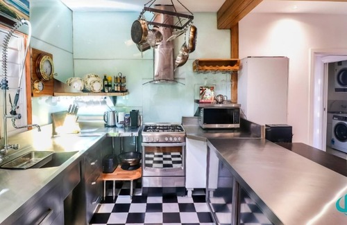 Swansea Casa | Treasure Island - Unique dog friendly escape