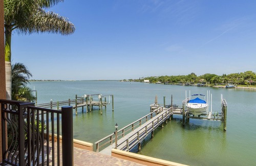 Causeway Isles Casa | Casa de vacaciones de lujo frente al mar en la bahía de Boca Ciega!