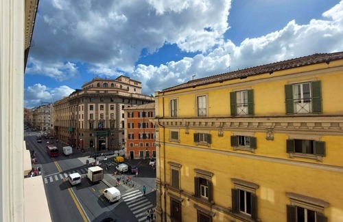 Rione II Trevi Apartamento | TreasureRome Spanish Steps Family 4BR