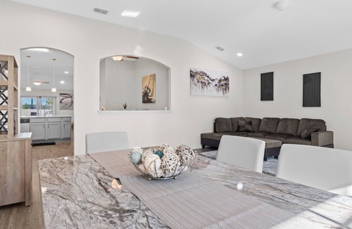 Westside Casa | TREAT YOURSELF Spacious 4-bedroom house with WiFi and AC in awesome Jacksonville