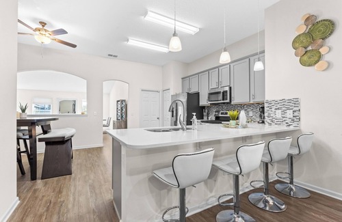 Westside Casa | TREAT YOURSELF Spacious 4-bedroom house with WiFi and AC in awesome Jacksonville