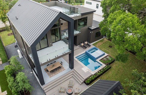 Riverside Casa | Treaty Oak Manor by Lux Tiny Resorts