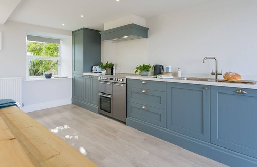Ty Croes Cabaña | Trecastell - sleeps 8 guests in 4 bedrooms