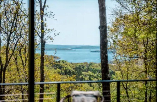 Indian Point Casa | Tree + House at Indian Point