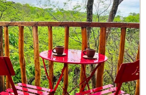 San Juan del Sur Cabina | Tree House. Playa Maderas, San Jun del Sur. a 8 minutos de la playa