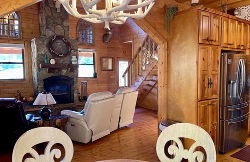 Johnson City Cabina | Tree House Treasure ~ Rare Find ~