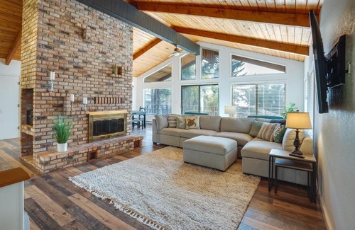 Gold Beach Casa | Tree-Lined Gold Beach Retreat with Multiple Decks!