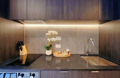 Newton Apartamento | Tree-Lined Parkside Holiday Studio with Pool & Gym