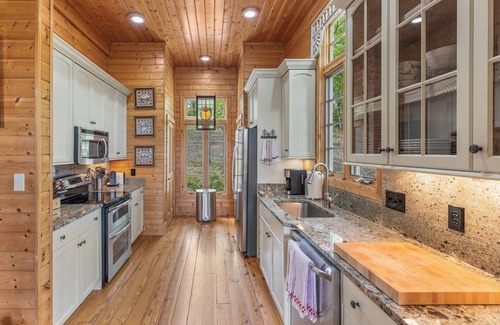 Cashiers Casa | Tree top is a 5-star mountain home with majestic views and easy lake access!
