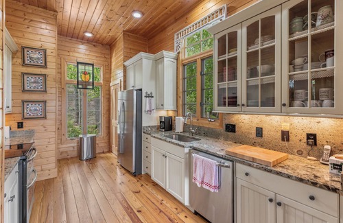 Cashiers Casa | Tree top is a 5-star mountain home with majestic views and easy lake access!