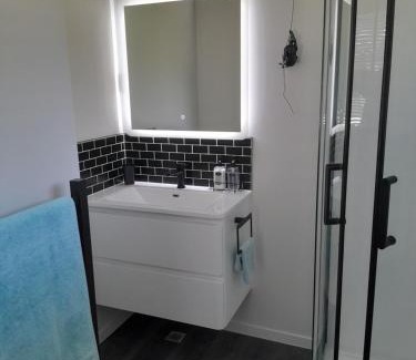 Titirangi Apartamento | Tree Tops Get Away
