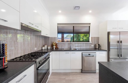 Yamba Casa | Tree Views - Oceanstays