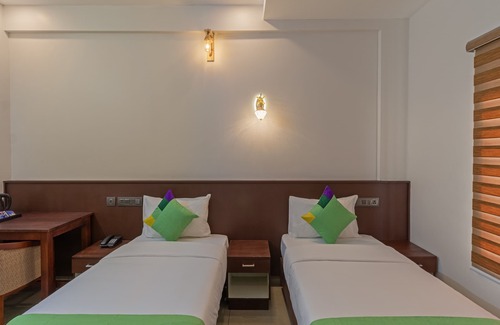 Alwaye Hotel | Treebo Amigos Residency Cochin Airport Hotel