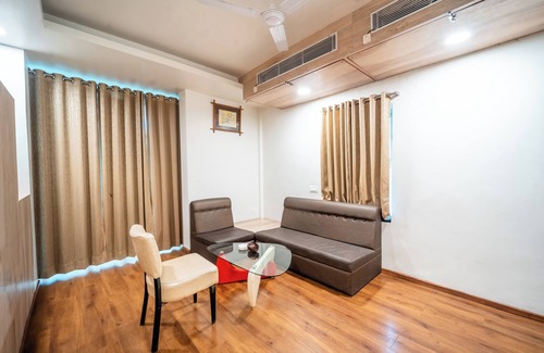 Bhopal Hotel | Treebo Kamal Regency