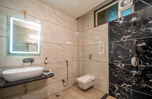 Bhopal Hotel | Treebo Kamal Regency