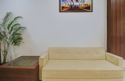 Bhopal Hotel | Treebo Krishna Regency ISBT Bus Stop