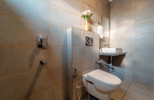 Bhopal Hotel | Treebo Premium Zorba - Hoshangabad Road