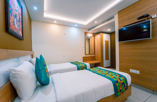 Guruvayur Hotel | Treebo Sree Varshavilas Regency