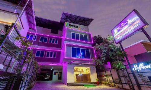 Alappuzha Hotel | Treebo vSaffron Regency, Punnamada Lake
