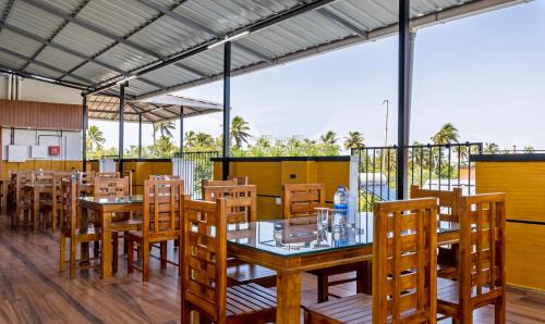 Alappuzha Hotel | Treebo vSaffron Regency, Punnamada Lake