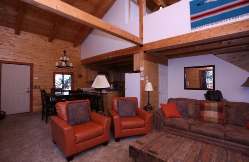 Ponderosa Park Cabina | Treehouse Cabin es tu escapada a la montaña