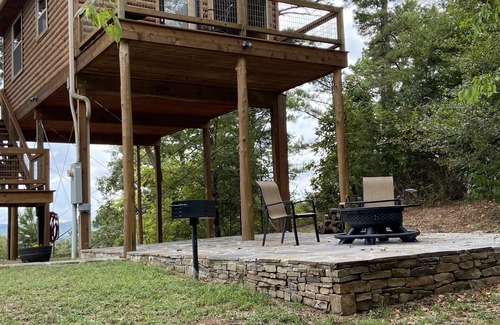 Paris Cabina | Treehouse/cabin with an amazing view of Mount Magazine