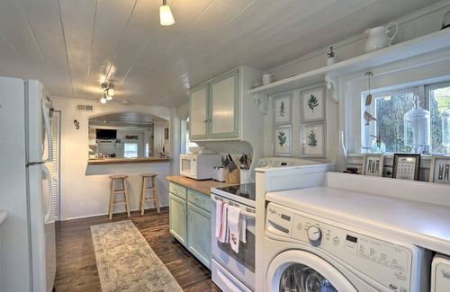 Southport Cabaña | 3-bedroom cottage in downtown Southport with WiFi, AC, pets allowed