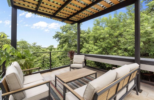 Tamarindo Casa | Treehouse Hideaway in Tamarindo Jungle with Pool & Open-Air Living Room
