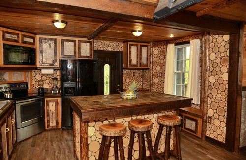 Stoneham Casa | Treehouse in Maine woods- The Grand Oak