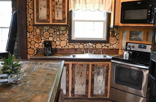 Stoneham Casa | Treehouse in Maine woods- The Grand Oak