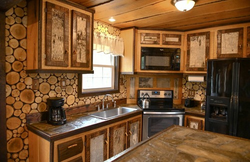 Stoneham Casa | Treehouse in Maine woods- The Grand Oak