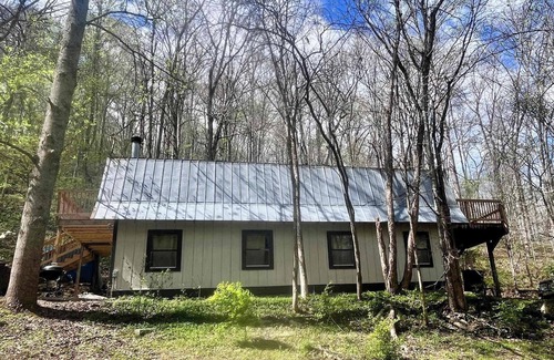 Franklin Cabina | Treehouse in Woods outdoor hot tub pool optional