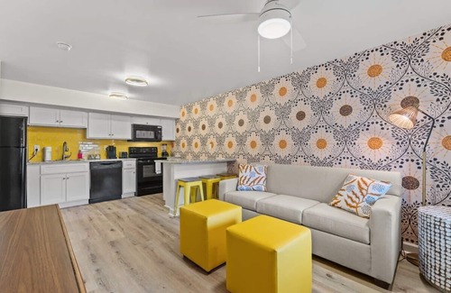Windy Hill Apartamento | TreeHouse Lodge,Walk to Beach,Pet-Friendly 102
