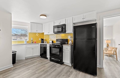 Windy Hill Apartamento | TreeHouse Lodge*Walk to Beach*Pet-Friendly (#105)