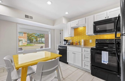 Windy Hill Apartamento | TreeHouse Lodge*Walk to Beach*Pet-Friendly (#106)