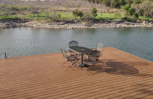 Graford Casa | Treehouse on PK Lake. Amazing Fishing Location