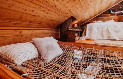 Port Angeles Casa | Treehouse over the water - Eagle's Nest