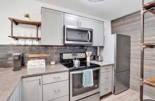Grogan's Mill Casa | Treehouse style 2 Bed 2 Bath townhome w/EV Charger, Low Cleaning Fees