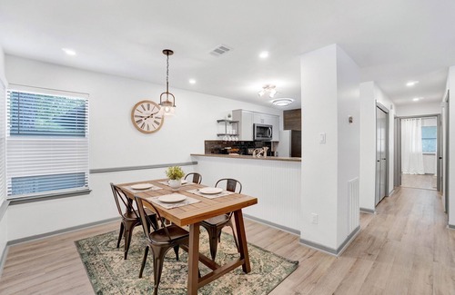 Grogan's Mill Casa | Treehouse style 2 Bed 2 Bath townhome w/EV Charger, Low Cleaning Fees