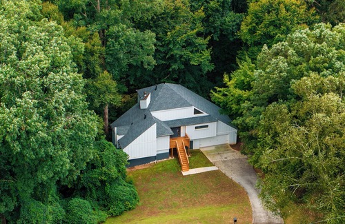 East Point Casa | Treehouse Vibes in the City of Atlanta! 180 Degrees of Private Forest Scenery
