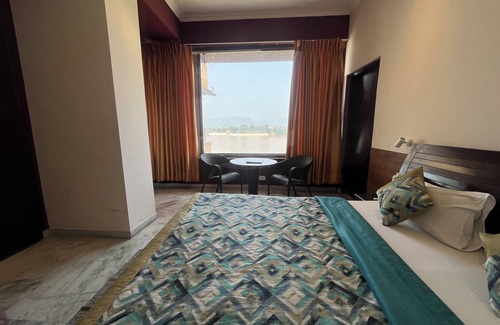 Budhni Complejo | TreeHouseNarmade A Riverfront Resort Spa