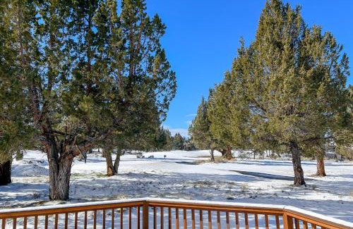 Redmond Casa | Trees and Tees at Eagle Crest