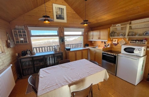 Borgarnes Cabina | Treetop cabin by the river